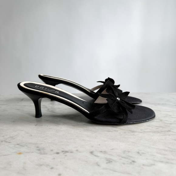 Unisa y2k vtg black suede floral kitten heel sandals size 7.5 - Picture 1 of 5